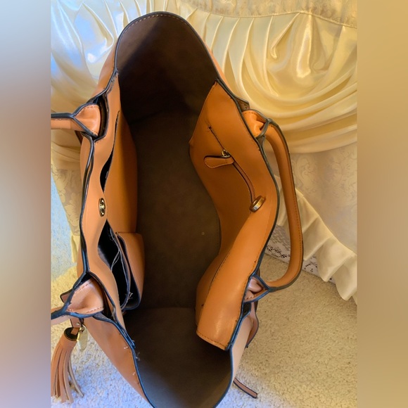 LONDON FOG AUTHENTIC PURSE - Picture 13 of 13